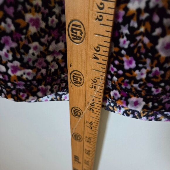 LIKE NEW OLD NAVY VELVETY DITSY FLORAL TEE SIZE M - Picture 15 of 15
